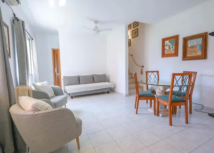 Oura Sunrise 16 By Ici Apartament